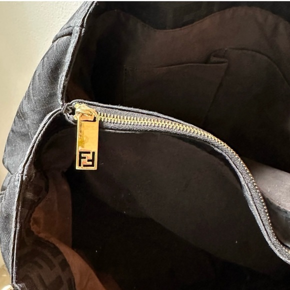 Fendi Zucca Shoulder Bag in excellent condition. - Picture 17 of 17